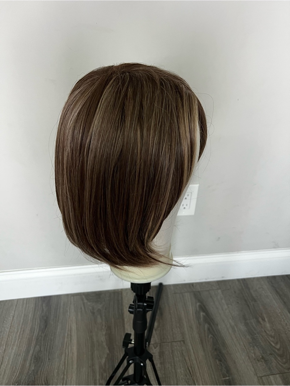 13โ Layered Bob Lace Front Wig in Light Brown with Subtle Highlights - Picture 3 of 15